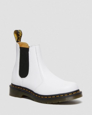 White Doctor Martens 2976 Softy T Leather Chelsea Boots (Softy T) | VD62-A2VH