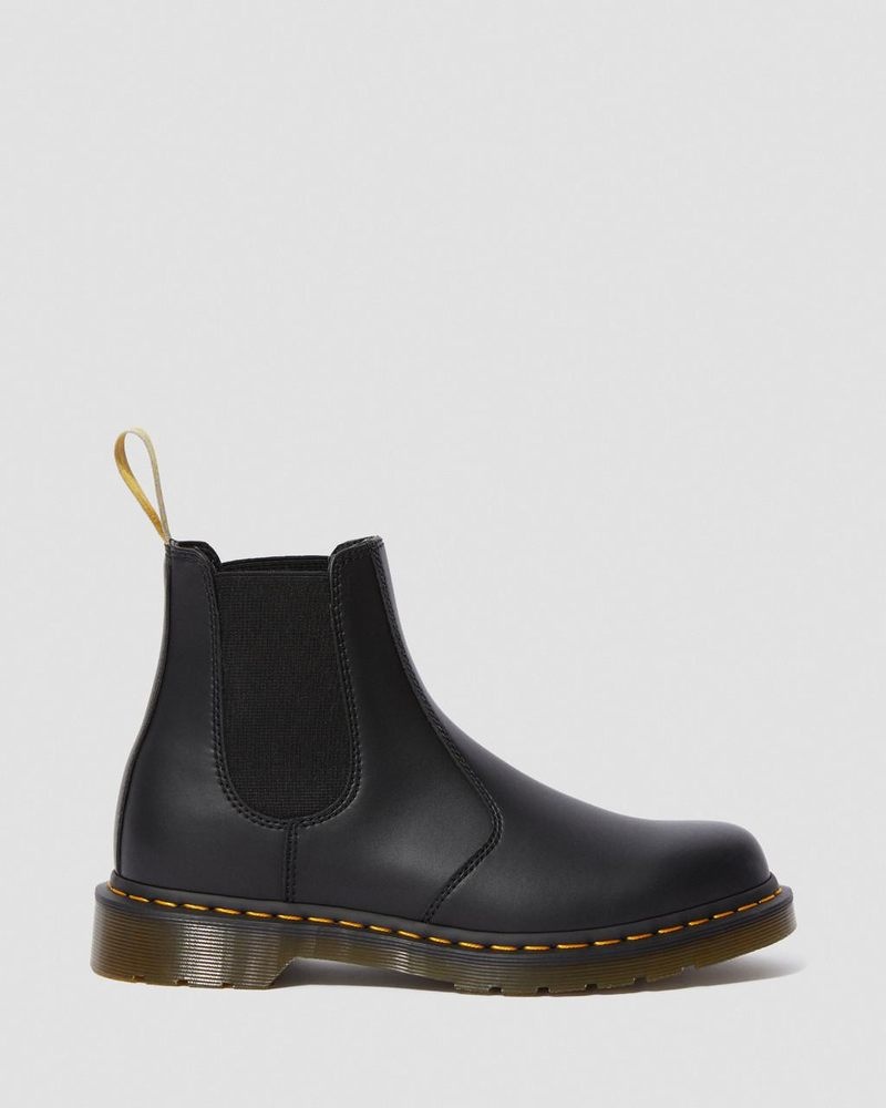 Black Doctor Martens Vegan 2976 Felix Chelsea Boots (Felix Rub Off) | NG93-R3YT